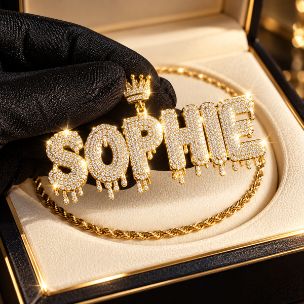 CrownName gouden naamketting met kroontje, naam Sophie in fonkelende zirkonia letters