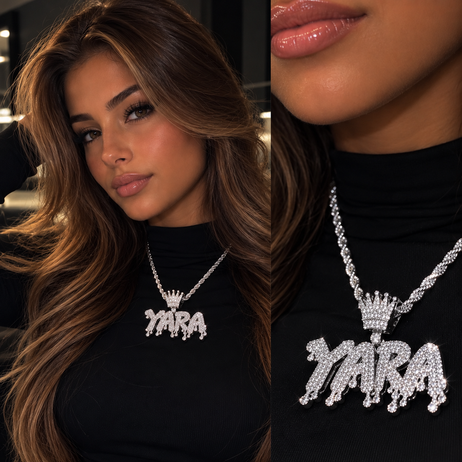 CrownName naamketting in zilver met de naam Yara en kroontje, gedragen op een zwarte col
