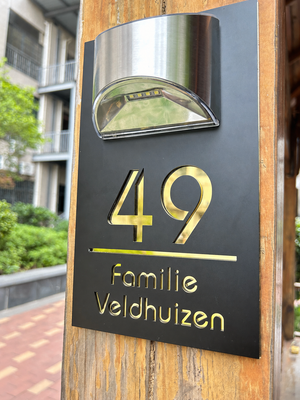 Solar LED Huisnummerbord 22 x 35 cm - Zwart met Gouden of Zilveren Letters
