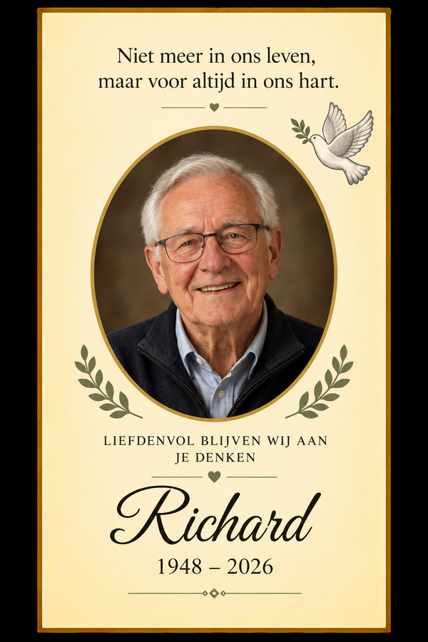 Voorbeeld van de gedenkplaat van de MemoraGarden: spreuk bovenaan, ovale foto met lauwertakken, tekst onder de foto, naam Richard en jaartallen 1948 – 2026