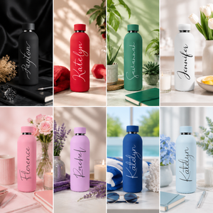 Drinkfles met naam in acht kleuren: zwart, rood, groen, wit, roze, lila, blauw en lichtblauw