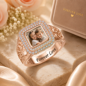 Fotoring met eigen foto en zirkonia's in zilverkleur, goudkleur en roségoud