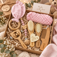 HelloWorld – Gepersonaliseerde Houten Kraamcadeauset met Naam | 8-delig in Geschenkdoos