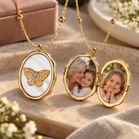 Papillon – Medaillon Ketting met Foto en Vlinder | 1 of 2 Foto's