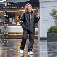 Zwart RainFlow regenpak met kenmerken: waterdicht, winddicht, ademend comfort en premium afwerking
