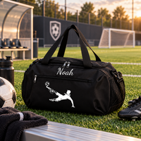 GoalBag voetbal sporttas met naam Noah – zwart, langs het veld